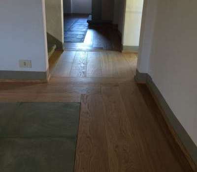 Posa parquet a filo con posa lastre in pietra